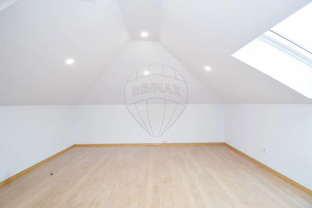 Apartamento T3 para Venda em Pontinha e Famões Foto 24