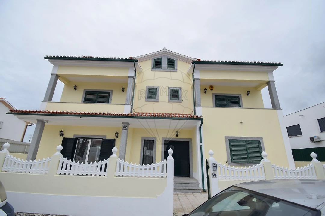 Moradia T5 para Venda em Nossa Sra de Fatima Foto 2