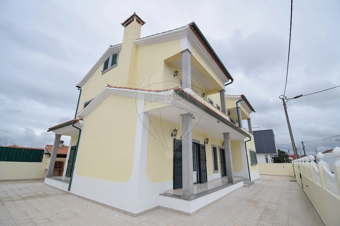 Moradia T5 para Venda em Nossa Sra de Fatima Foto 1