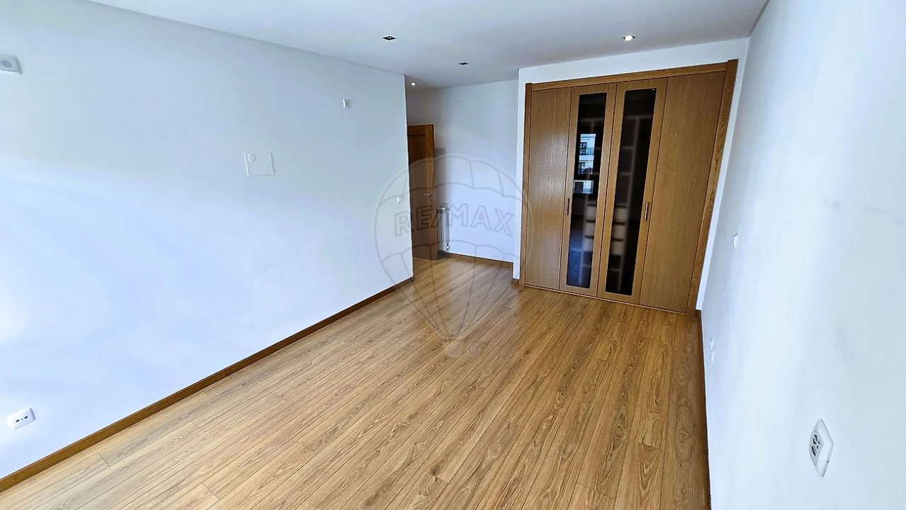 Apartamento T3 para Arrendamento em Sacavém e Prior Velho Foto 35