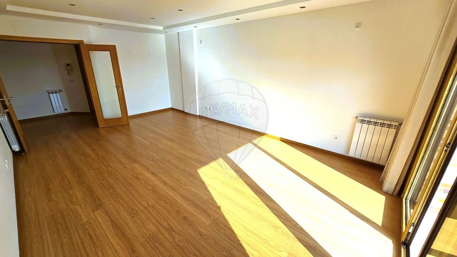 Apartamento T3 para Arrendamento em Sacavém e Prior Velho Foto 17