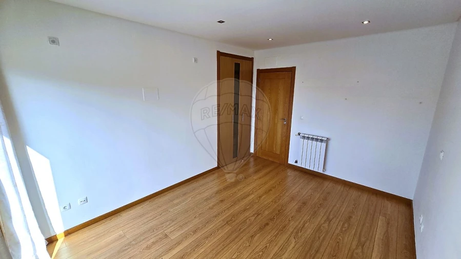 Apartamento T3 para Arrendamento em Sacavém e Prior Velho Foto 33