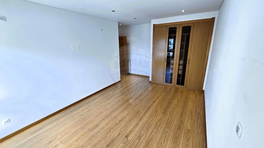 Apartamento T3 para Arrendamento em Sacavém e Prior Velho Foto 35