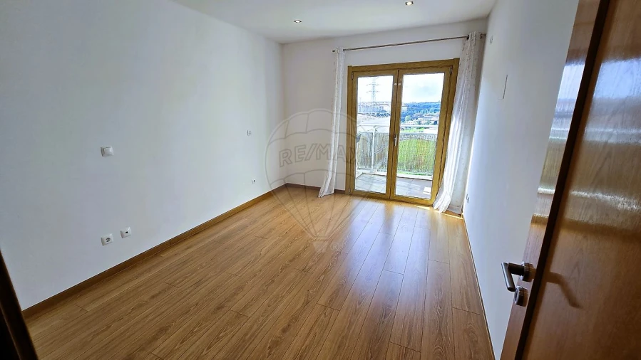 Apartamento T3 para Arrendamento em Sacavém e Prior Velho Foto 32