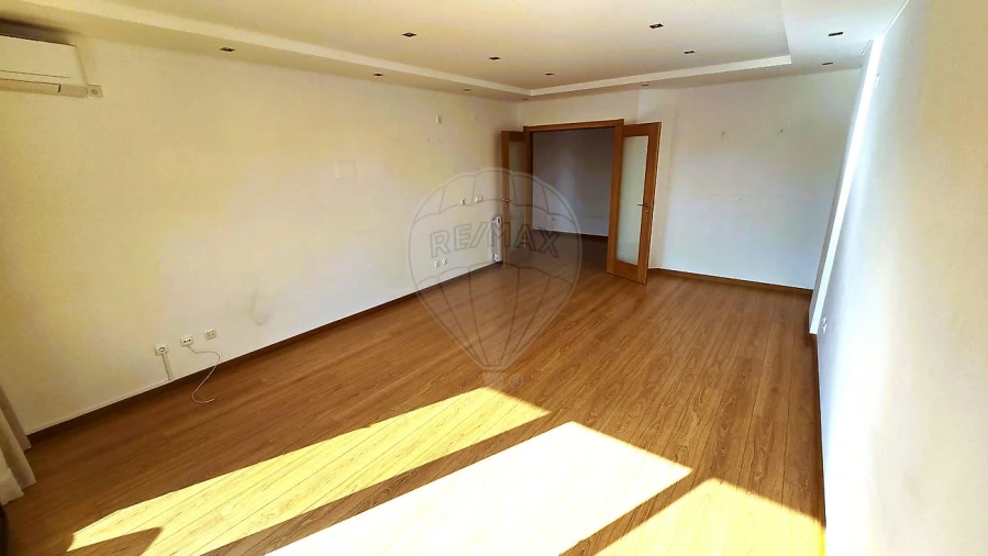 Apartamento T3 para Arrendamento em Sacavém e Prior Velho Foto 18