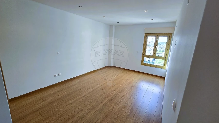 Apartamento T3 para Arrendamento em Sacavém e Prior Velho Foto 34