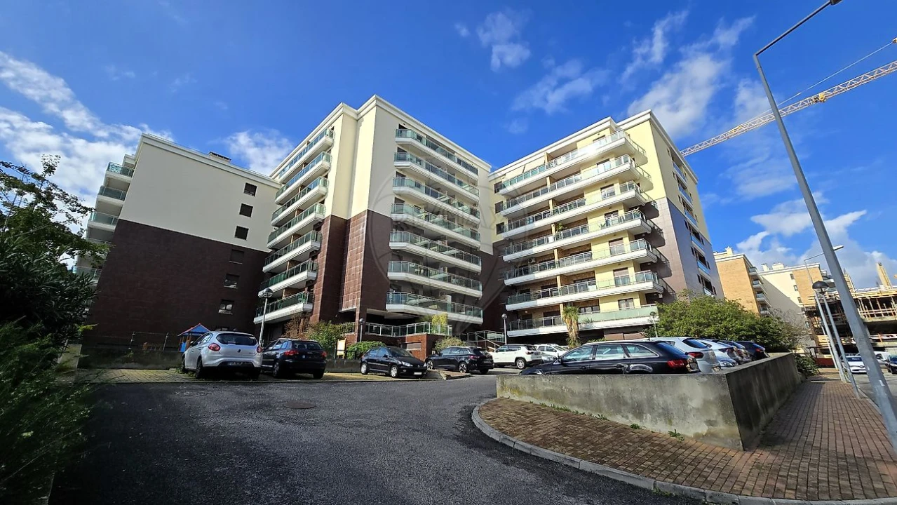 Apartamento T3 para Arrendamento em Sacavém e Prior Velho Foto 1