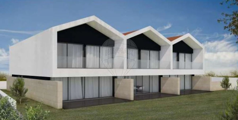 Moradia T4 para Venda em Avanca Foto 3