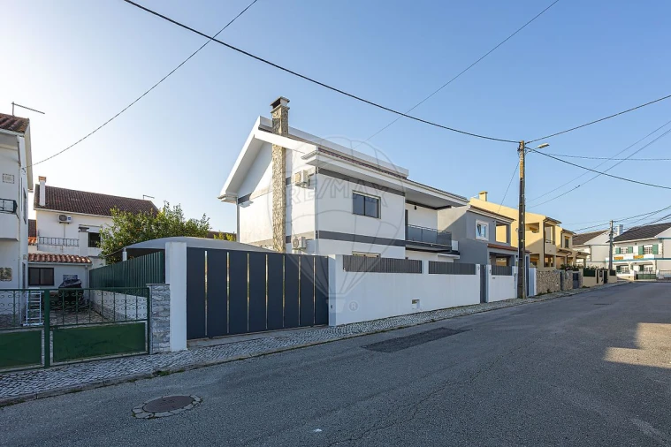 Moradia T4 para Venda em Alenquer (Santo Estêvão e Triana) Foto 2