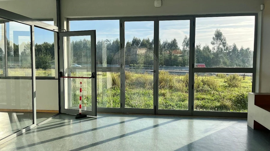 Armazém para Arrendamento em Requeixo, Nossa Senhora de Fátima e Nariz Foto 1