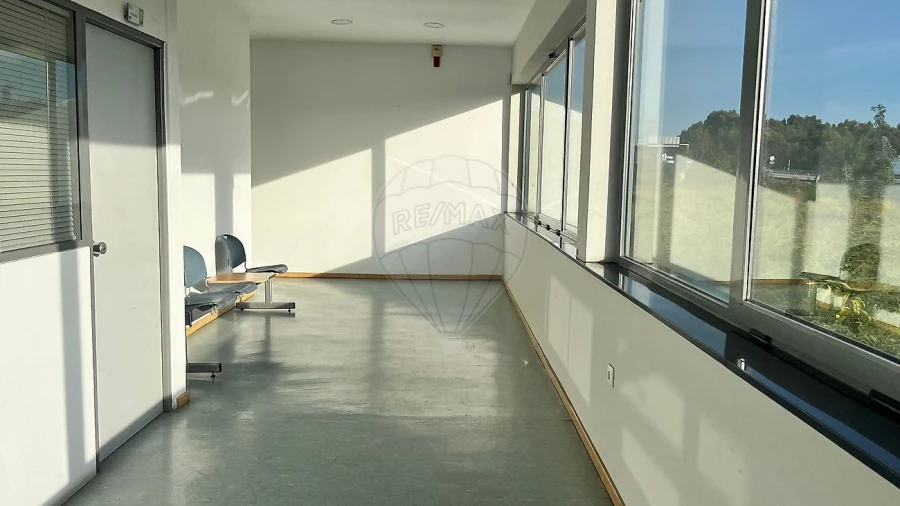 Armazém para Arrendamento em Requeixo, Nossa Senhora de Fátima e Nariz Foto 3