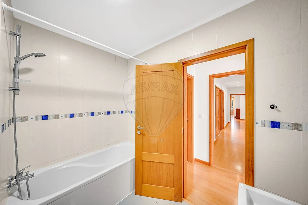 Apartamento T4 para Venda em Vagos e Santo António Foto 18