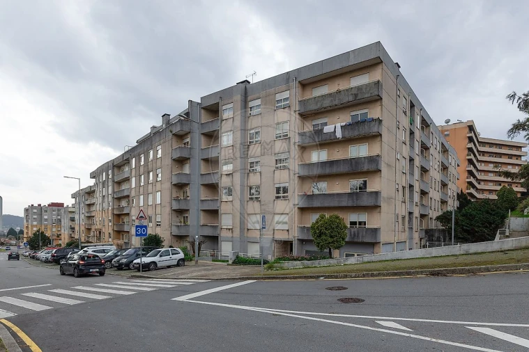Apartamento T2 para Venda em Valongo Foto 2