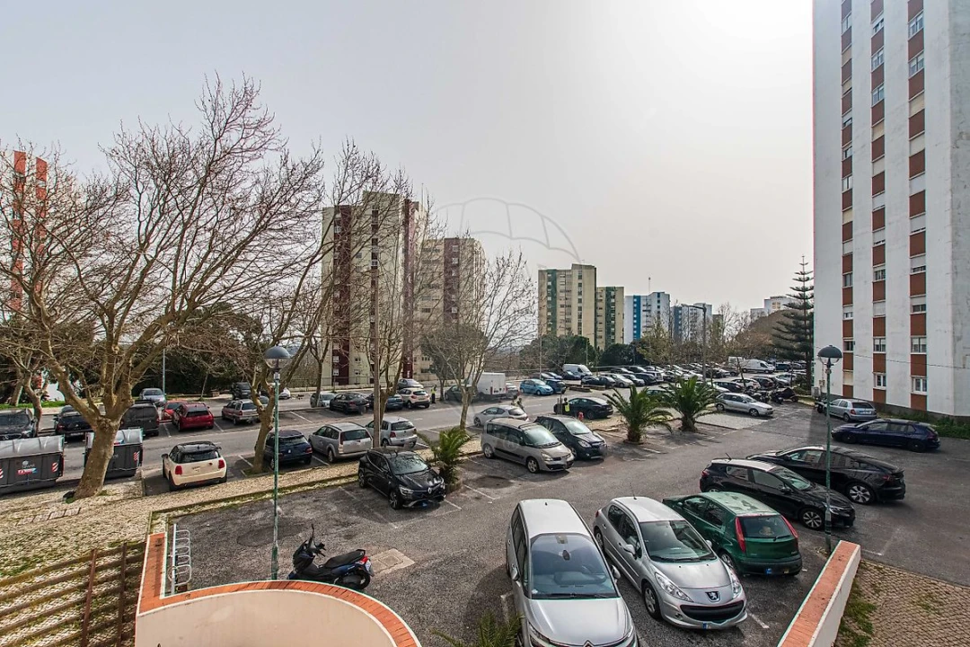 Apartamento T2 para Venda em Santo António dos Cavaleiros e Frielas Foto 5