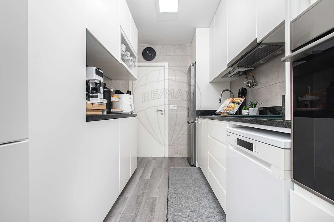 Apartamento T2 para Venda em Santo António dos Cavaleiros e Frielas Foto 11