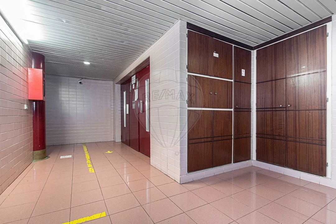 Apartamento T2 para Venda em Santo António dos Cavaleiros e Frielas Foto 4