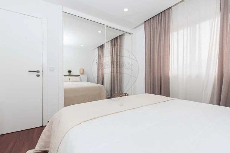 Apartamento T2 para Venda em Santo António dos Cavaleiros e Frielas Foto 16