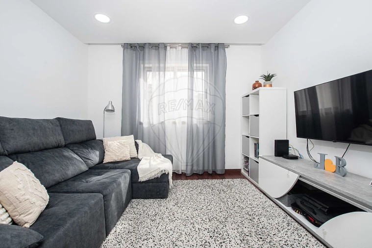 Apartamento T2 para Venda em Santo António dos Cavaleiros e Frielas Foto 19