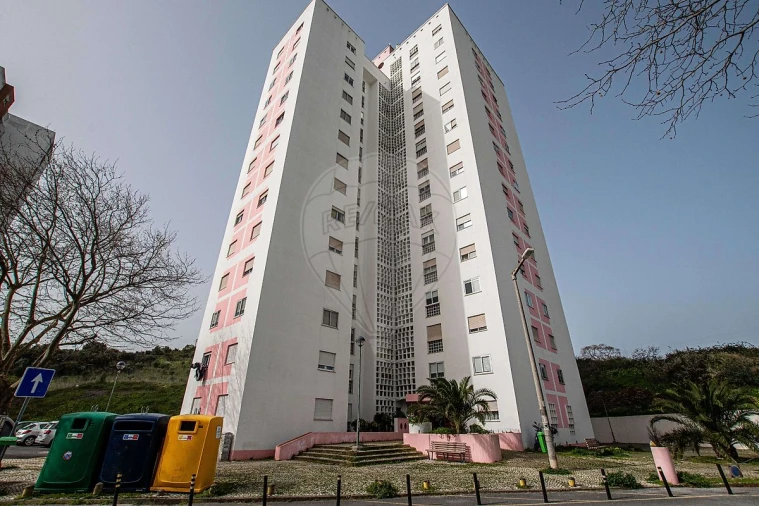 Apartamento T2 para Venda em Santo António dos Cavaleiros e Frielas Foto 1