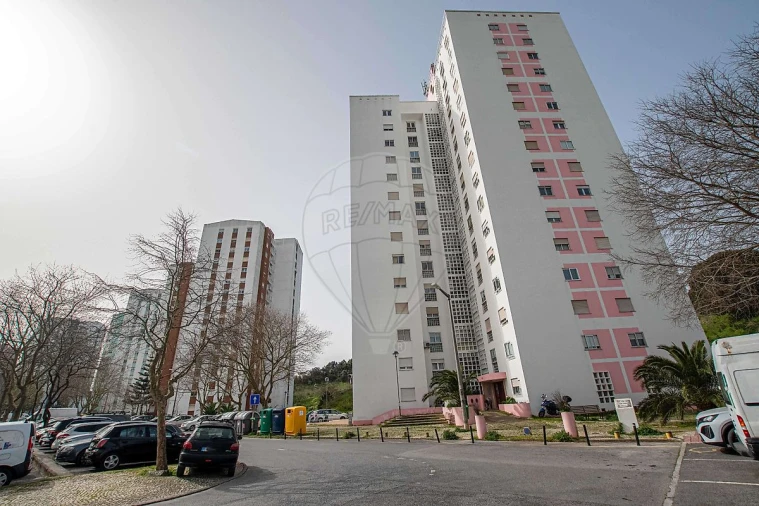 Apartamento T2 para Venda em Santo António dos Cavaleiros e Frielas Foto 2