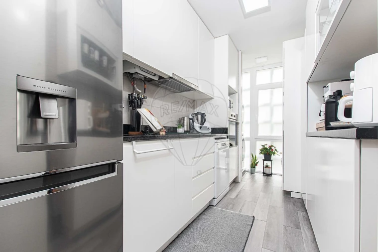 Apartamento T2 para Venda em Santo António dos Cavaleiros e Frielas Foto 8