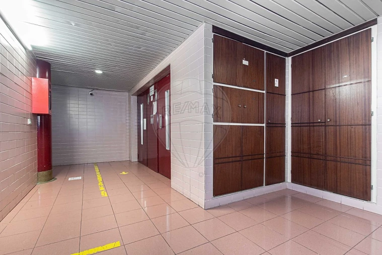 Apartamento T2 para Venda em Santo António dos Cavaleiros e Frielas Foto 4