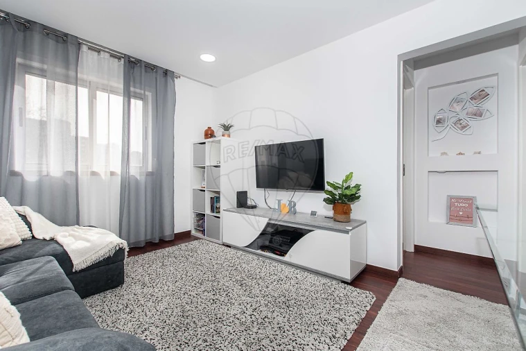 Apartamento T2 para Venda em Santo António dos Cavaleiros e Frielas Foto 18