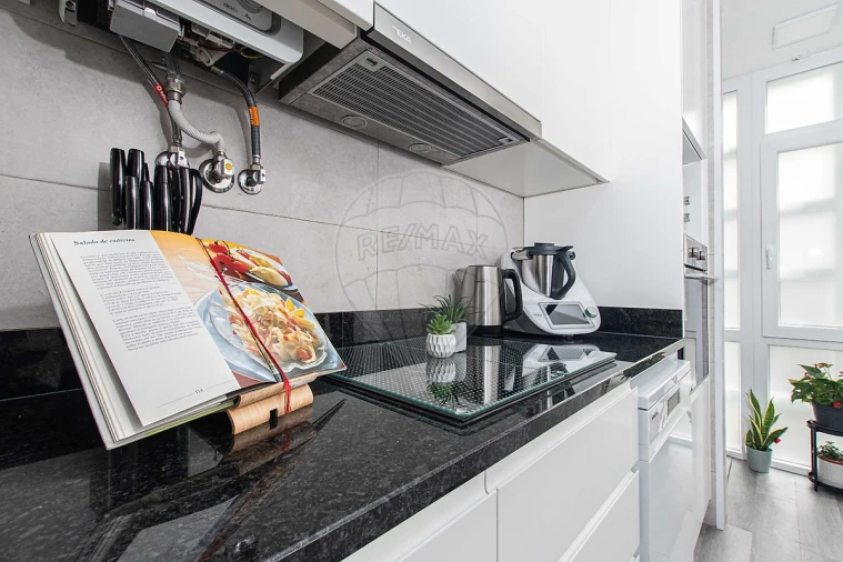 Apartamento T2 para Venda em Santo António dos Cavaleiros e Frielas Foto 9