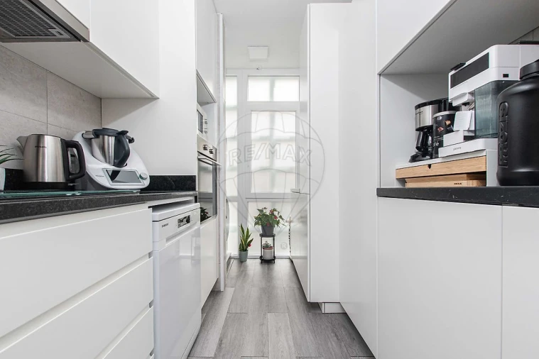 Apartamento T2 para Venda em Santo António dos Cavaleiros e Frielas Foto 10