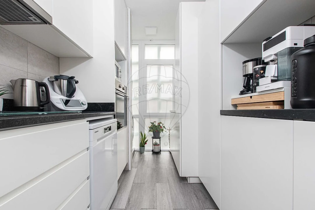 Apartamento T2 para Venda em Santo António dos Cavaleiros e Frielas Foto 10