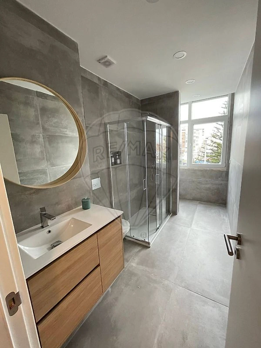 Apartamento T2 para Venda em Costa da Caparica Foto 14