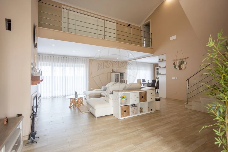 Moradia T4 para Venda em Benavente Foto 3