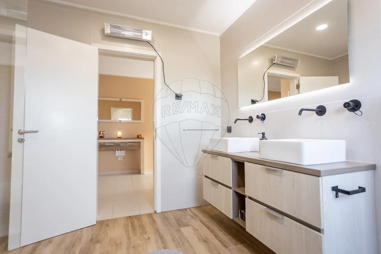 Moradia T4 para Venda em Benavente Foto 8