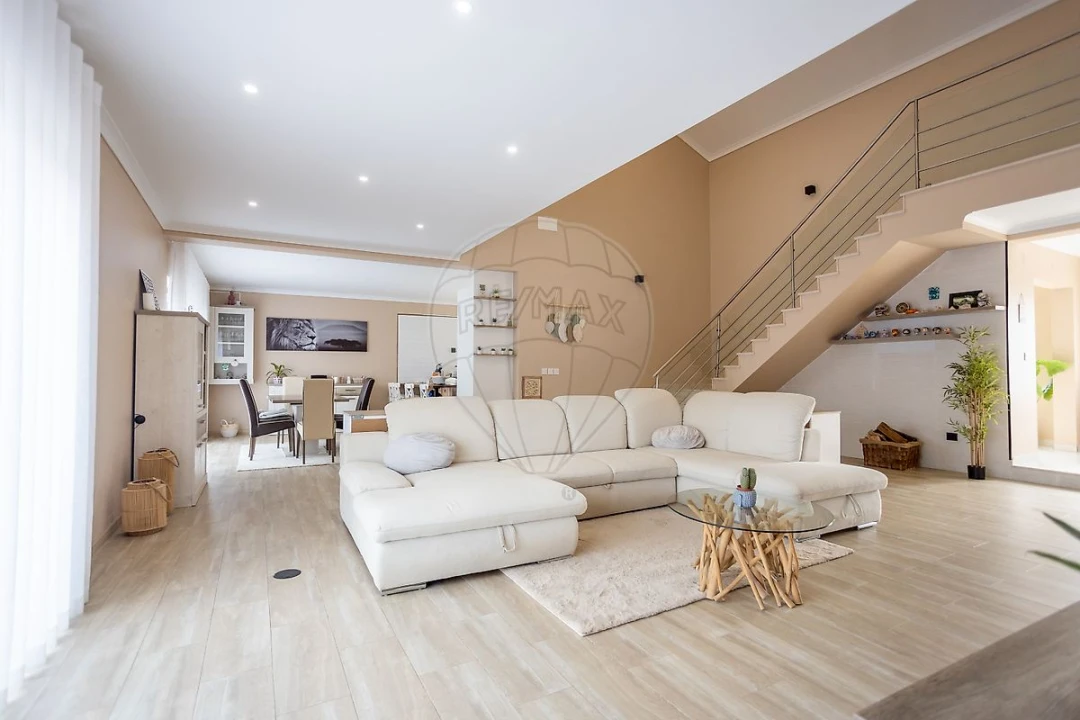 Moradia T4 para Venda em Benavente Foto 1