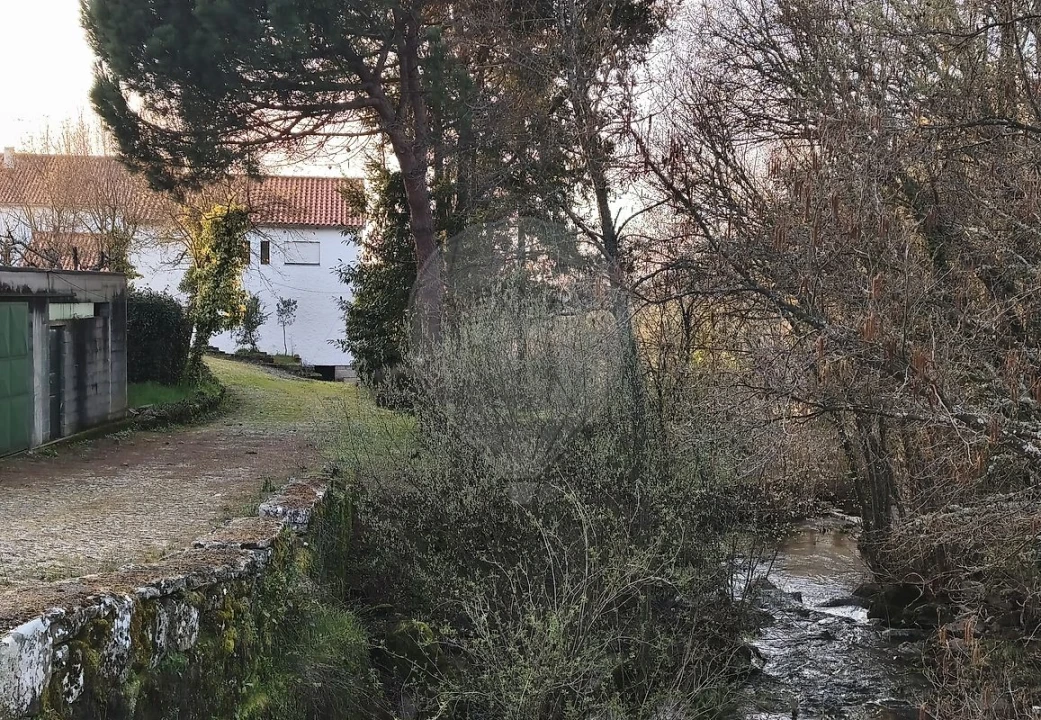 Moradia T4 para Venda em Castainço Foto 31