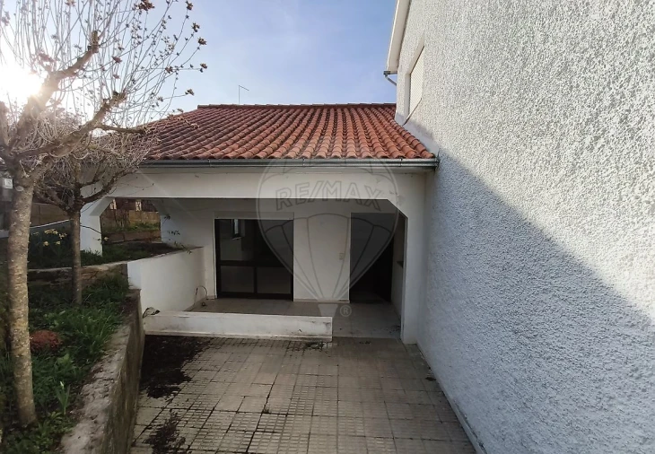 Moradia T4 para Venda em Castainço Foto 21