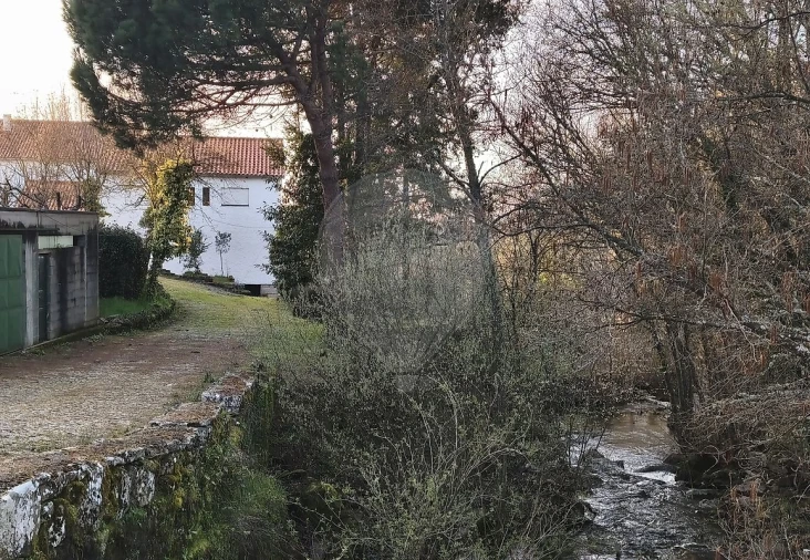 Moradia T4 para Venda em Castainço Foto 31