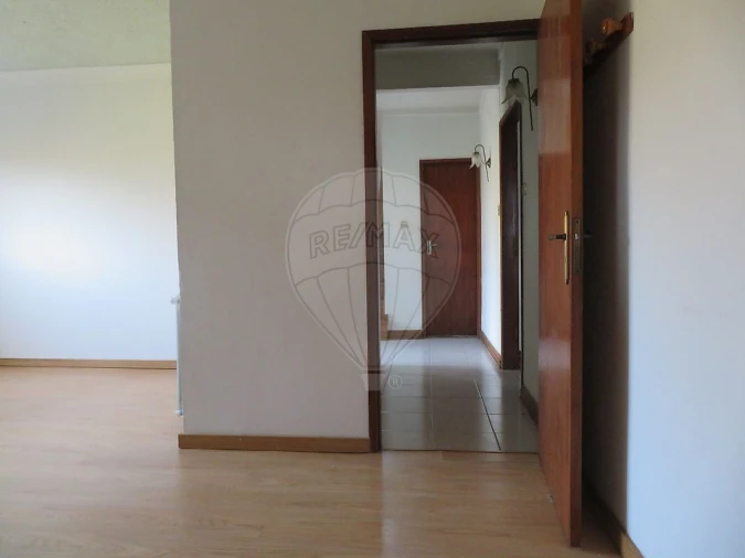 Moradia T4 para Venda em Castainço Foto 11