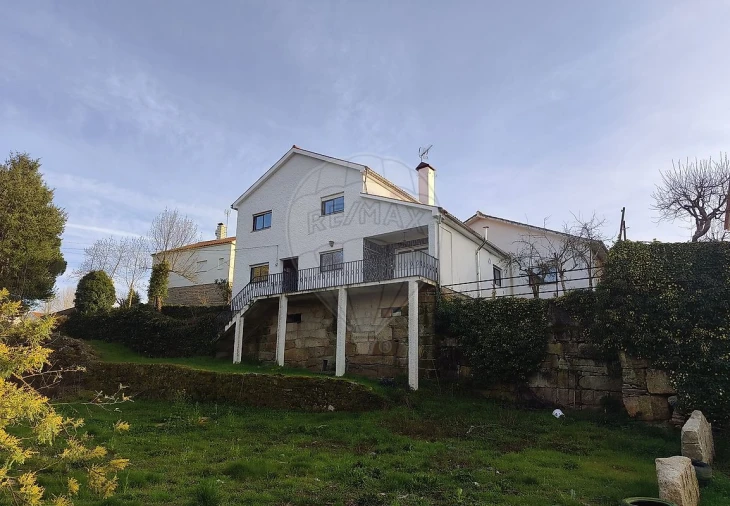 Moradia T4 para Venda em Castainço Foto 25