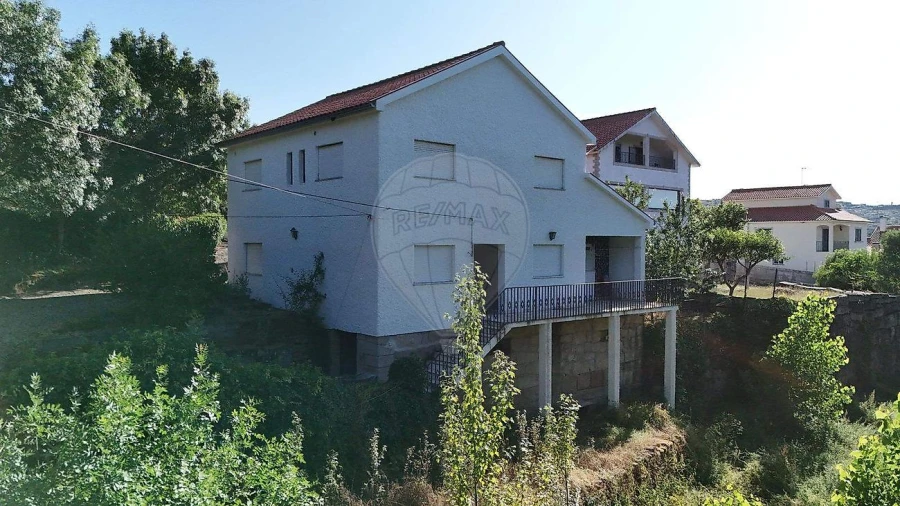 Moradia T4 para Venda em Castainço Foto 17