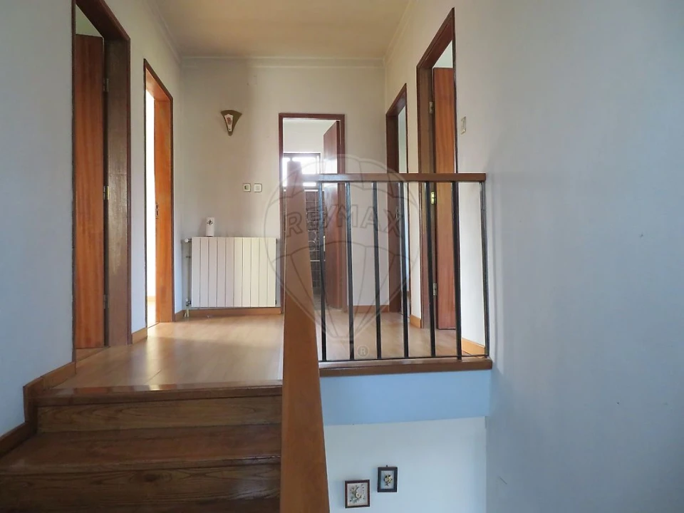 Moradia T4 para Venda em Castainço Foto 14