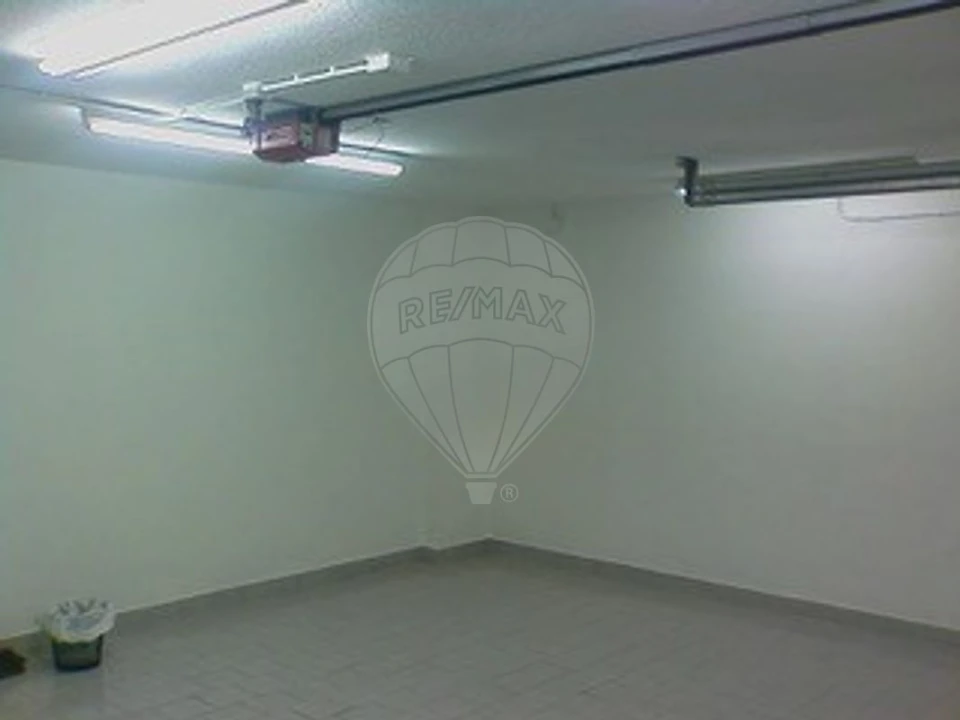 Garagem para Venda em Queluz e Belas Foto 1