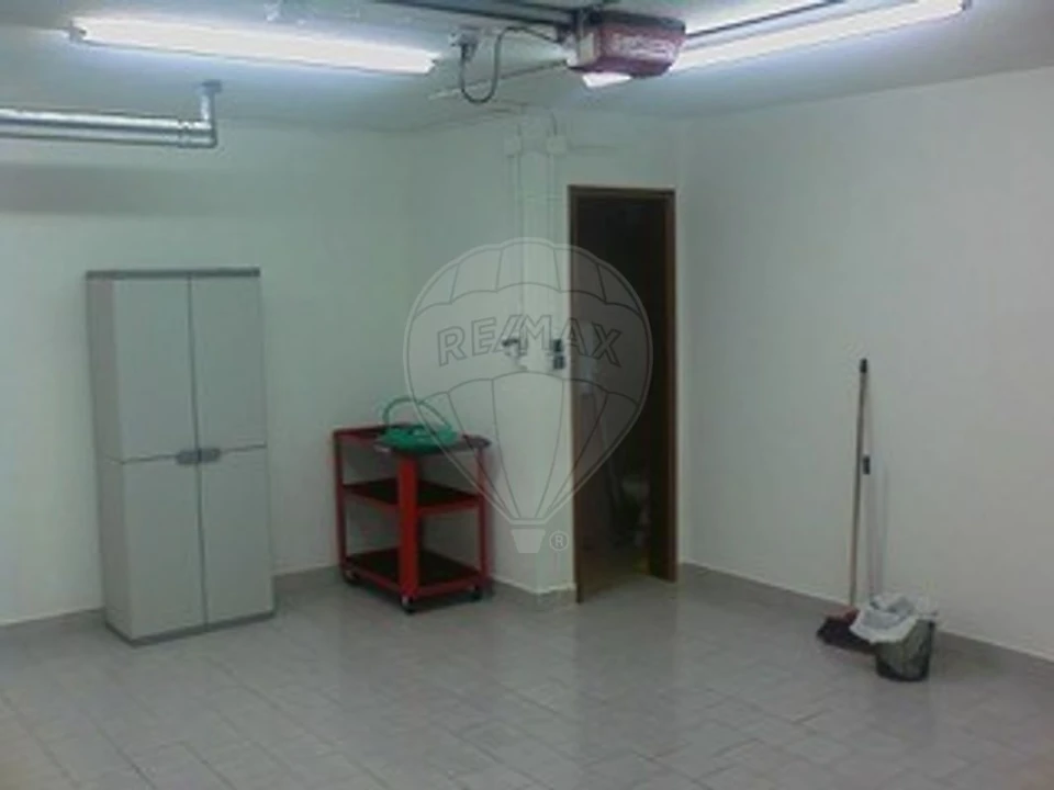 Garagem para Venda em Queluz e Belas Foto 2