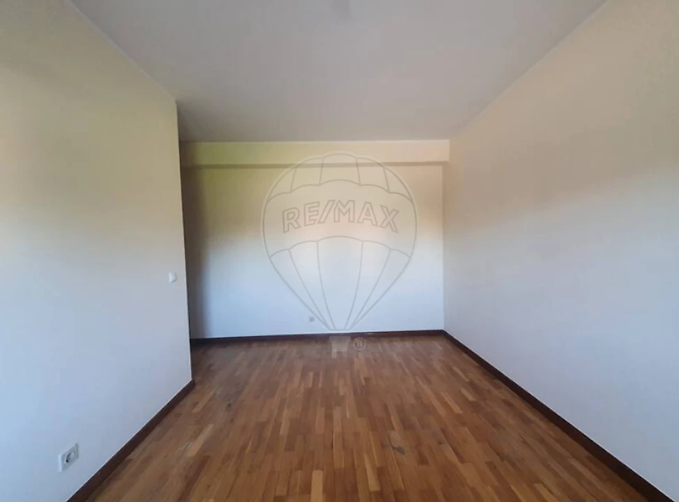 Apartamento T3 para Venda em Cidade da Maia Foto 2