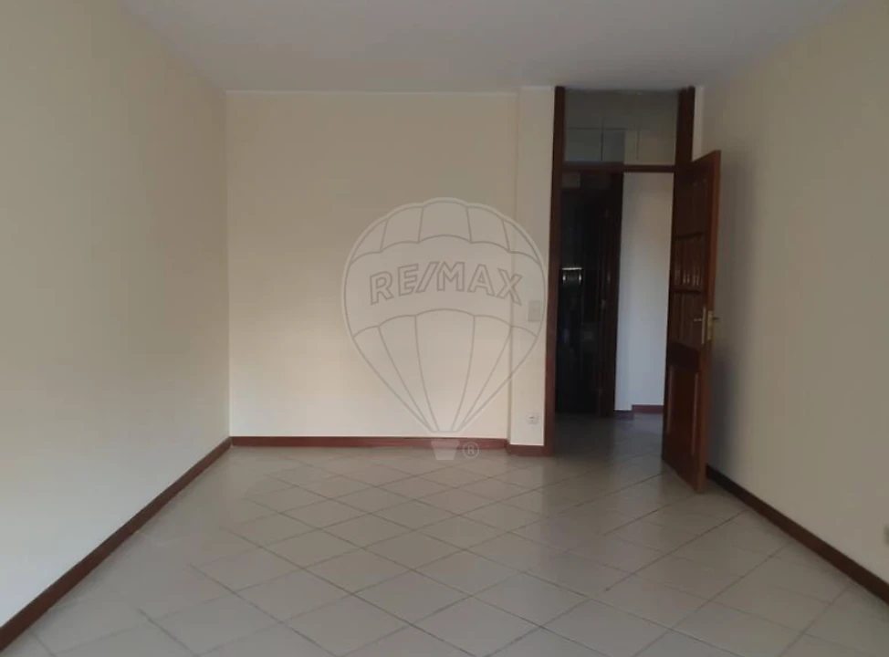 Apartamento T3 para Venda em Cidade da Maia Foto 1