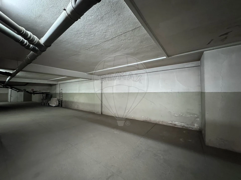 Garagem para Venda em Oliveira do Douro Foto 3