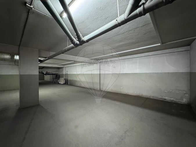 Garagem para Venda em Oliveira do Douro Foto 1