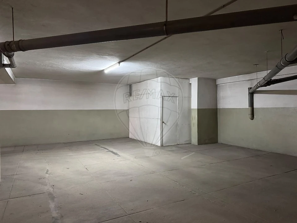 Garagem para Venda em Oliveira do Douro Foto 5