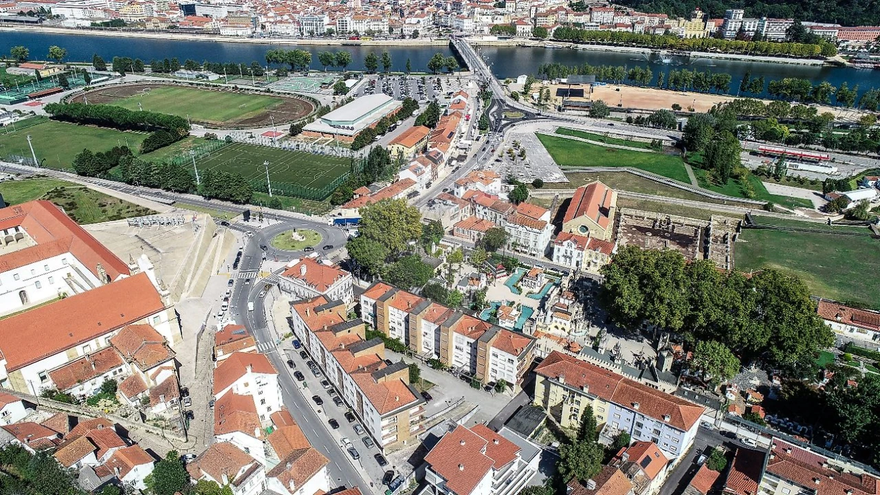 Apartamento T2 para Arrendamento em Santa Clara e Castelo Viegas Foto 22