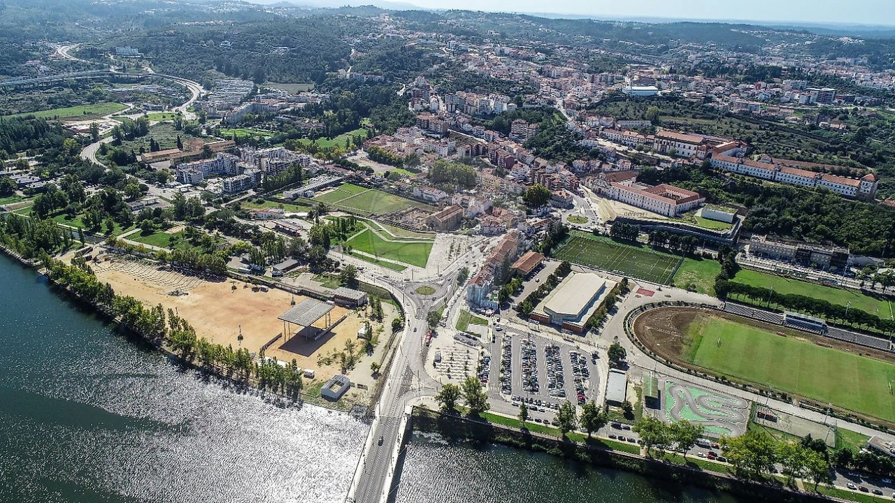 Apartamento T2 para Arrendamento em Santa Clara e Castelo Viegas Foto 8